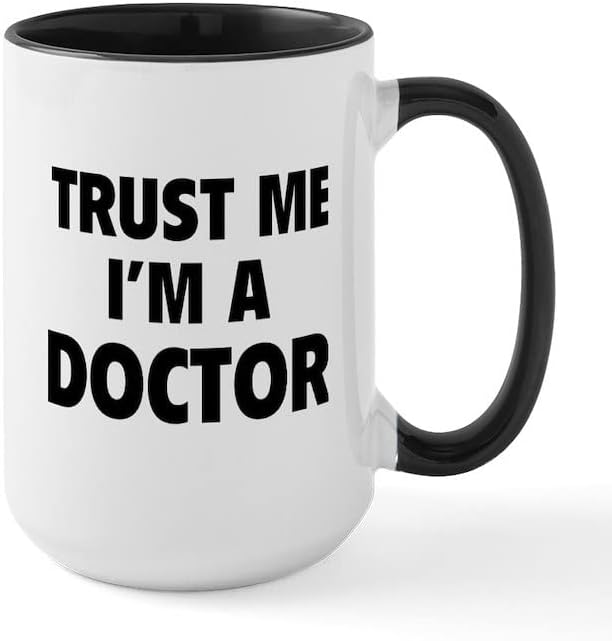 CafePress confie em mim, sou um médico de caneca de cerâmica de caneca grande, xícara de chá 15 oz