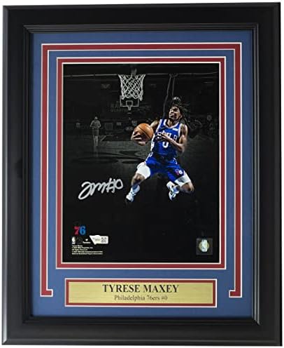 Tyrese Maxey assinou emoldurado 8x10 Philadelphia 76ers Spotlight Photo Fanatics - Fotos autografadas da NBA