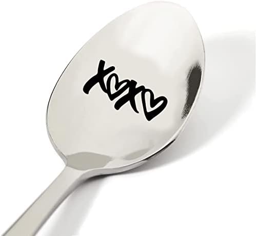 Tym X Love Gravado colher de aço inoxidável para café Cereal Sce Cream - Presente gravado para ele/ela - 7 polegadas de alça resistente e comida segura para alimentos
