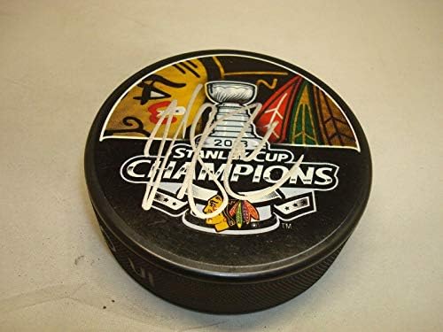 Viktor Stalberg assinou o Chicago Blackhawks 2013 Stanley Cup Champs Hockey Puck 1A - Pucks autografados da NHL