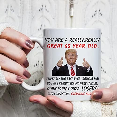 Você é uma ótima caneca Trump, de 65 anos, presentes de aniversário de 65 anos para mulheres, presente de aniversário de