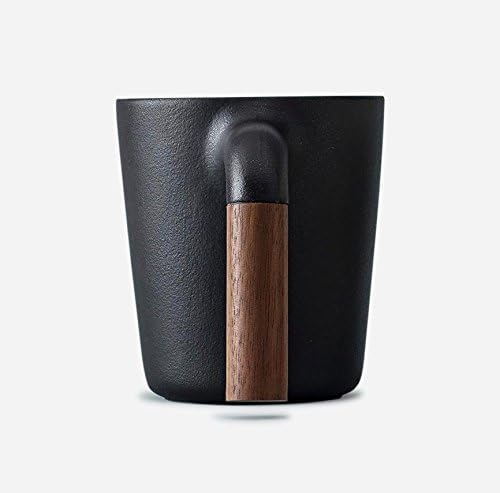 Caneca de café cerâmica de Mugrr com alça de madeira, preto