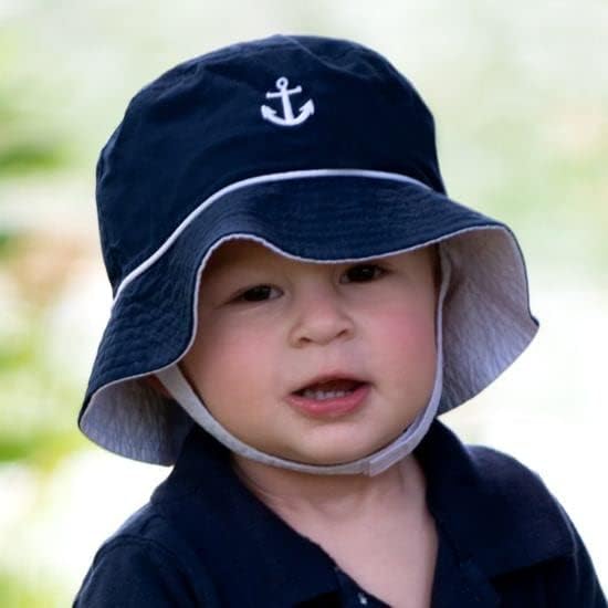 Pequeninos reversíveis de meninas e meninos adicionam chapéus de arco