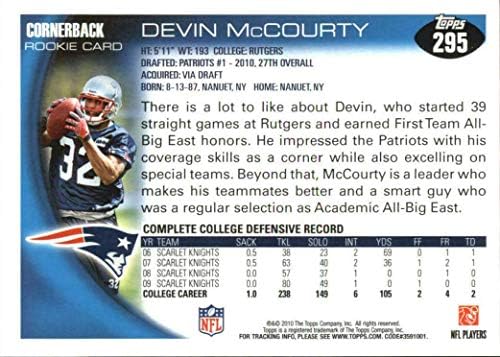 Devin McCourty 2010 Topps Football Mint Rookie Card 295, imaginando esta estrela do New England Patriots em sua camisa