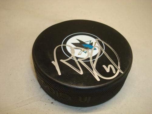Rob Blake assinou o San Jose Sharks Hockey Puck autografado 1A - Pucks autografados da NHL