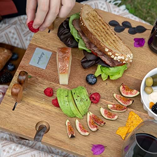 Mesa de piquenique de vinho, mesa de vinho de madeira dobrável com titulares de vinhos e facas de queijo que servem para