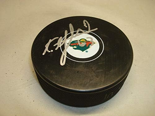 Kurtis Gabriel assinou o Minnesota Wild Hockey Puck autografado 1D - Pucks autografados da NHL