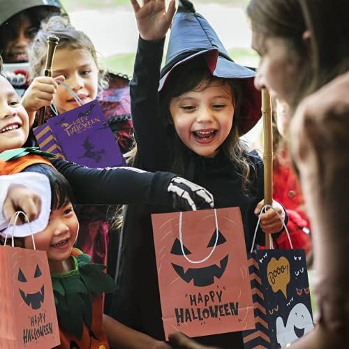 ATFUNSHOP 24 PCS GRANDES SACOS DE PRESENTE DE PAPEL DE HALLOWEEN com alças 8.2 x 7 x 3,1 '' truque ou tratamento de festas de halloween saco de saco de doces de halloween com alças prêmios de Halloween para crianças