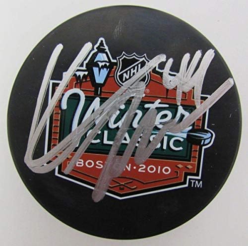 KIMMO Timonen Flyers autografado/assinado 2010 Winter Classic Logo Puck JSA 139253 - Pucks de NHL autografados