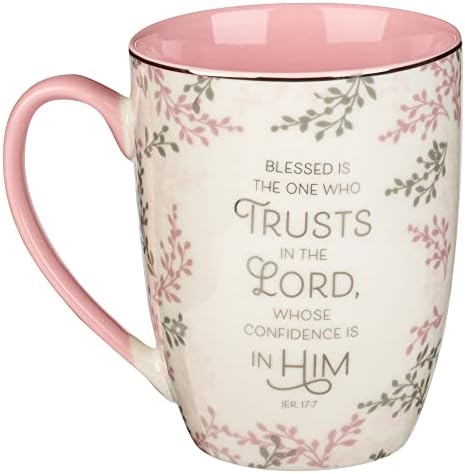 Presentes de arte cristãs Crecagem de cerâmica de Escritura para Mulheres: Bem -aventurado é quem confia no Senhor - Jeremias 17: 7 Inspirational Bible Verse Novelty Hot & Cold Beverage, White and Pink 12 oz.