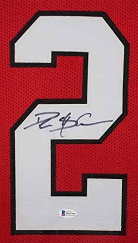 Deion Sanders Autographed Red Atlanta Jersey - lindamente emaranhado e emoldurado - assinado à mão por Deion e autêntico certificado por Beckett - inclui certificado de autenticidade