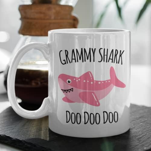 Exxtra Gifts Grammy Shark Caneca Novelty Cup para avó da avó Presente de netos 11 onças brancas