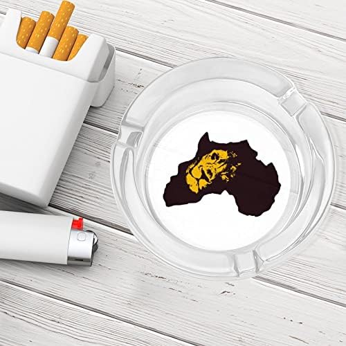 Mapa da África com cigarros de cigarros de cinzas fumantes de vidro de leão