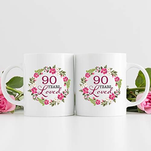 Presentes de 90 anos para mulheres - 90 anos amados com uma caneca de aniversário de guirlanda - Idéias atuais de 90 anos