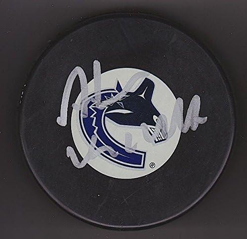 Alain Vigneault assinou Vancouver NHL Puck - 2011 Cup - Pucks autografados da NHL