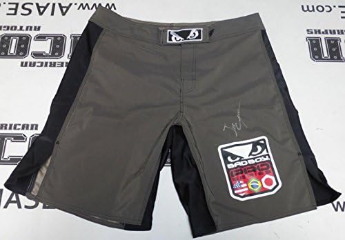 Junior Dos Santos assinou shorts de luta troncos PSA/DNA COA UFC 103 Modelo Bad Boy - Jerseys e troncos autografados do UFC