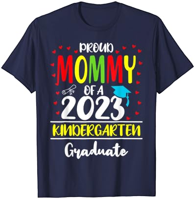 Mamãe orgulhosa de uma camiseta de graduação em jardim de infância de 2023 23