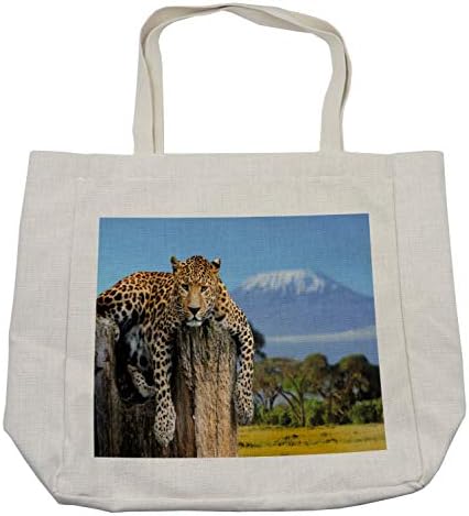 Bolsa de compras de Ambesonne Africa, leopardo sentado em um tronco de árvore com o cenário de Kilimanjaro, de Kilimanjaro, uma bolsa reutilizável ecológica para a praia de mantimentos e mais, 15,5 x 14,5, creme